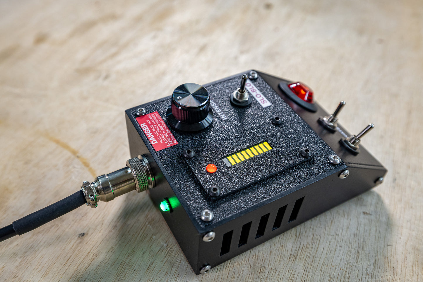 Ghostbusters Attenuator 2.0 with Universal Proton Pack on/off and manual vent control - Adam Savage Inspired